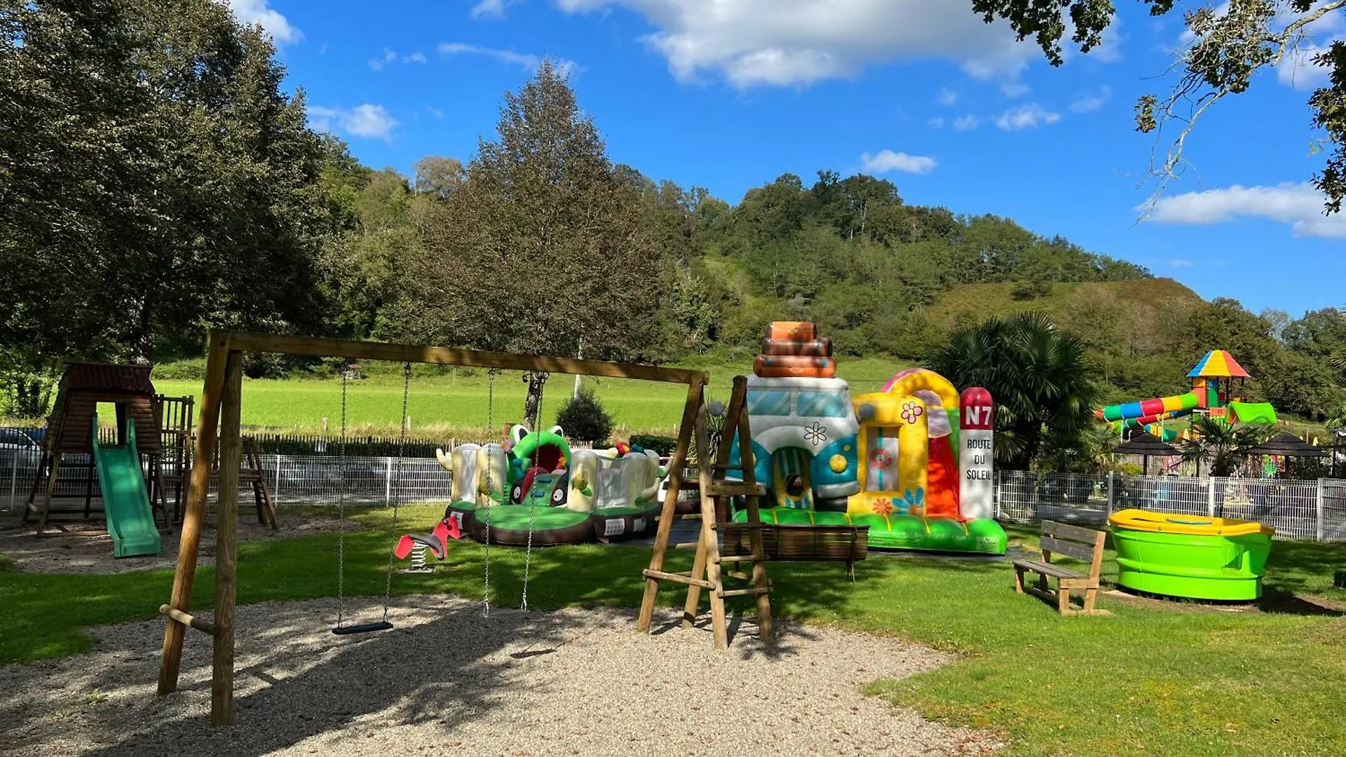 Camping A l'Ombre des Tilleuls Peyrouse 4*,