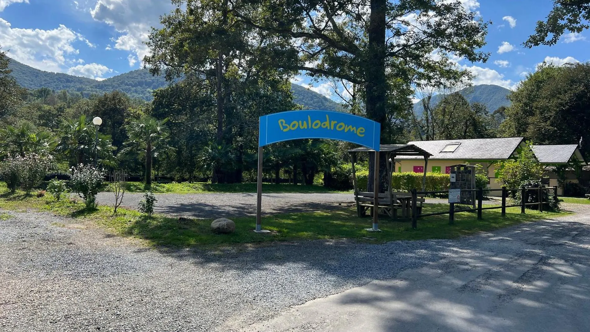 Camping A l'Ombre des Tilleuls Peyrouse 4*,  France